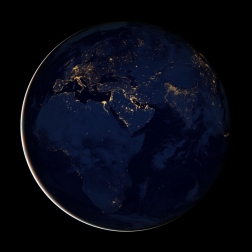 la Tierra de noche europa africa oriente